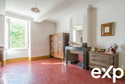 Maison - 373 m² - 18 pièces