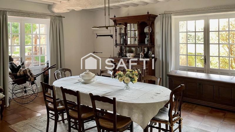 Maison - 300 m² - 8 pièces