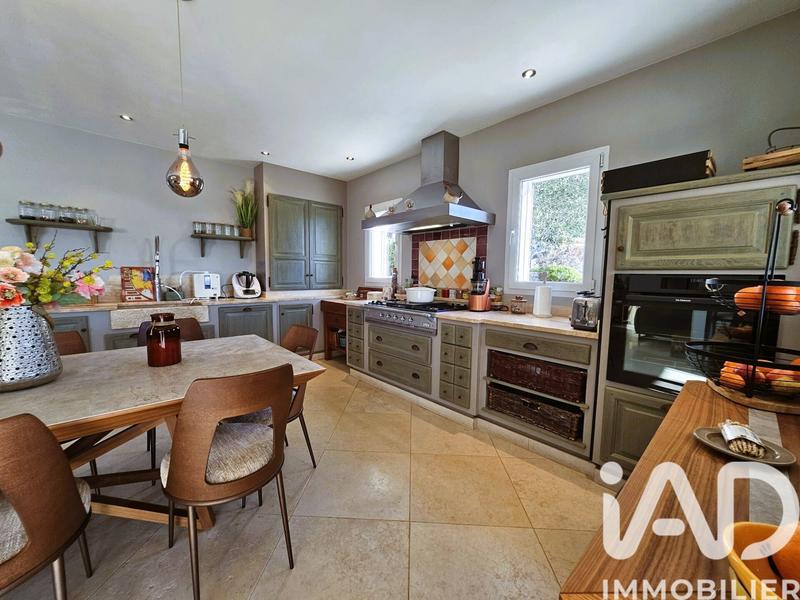 Maison - 240 m² - 5 pièces