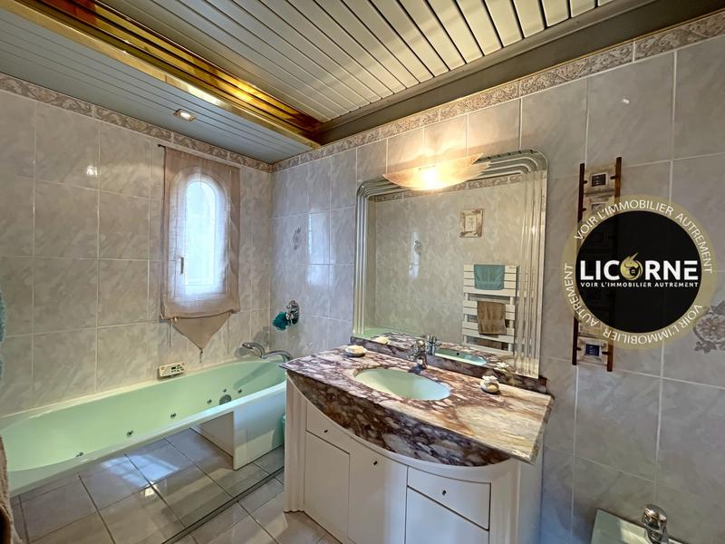 Maison - 180 m² - 7 pièces