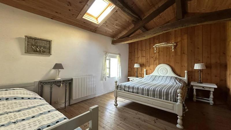 Propriété - 768 m² - 17 pièces