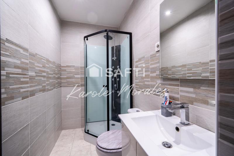 Maison - 300 m² - 8 pièces