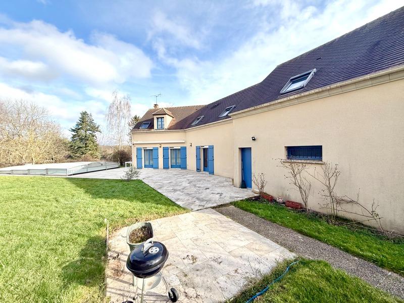 Maison - 230 m² - 7 pièces