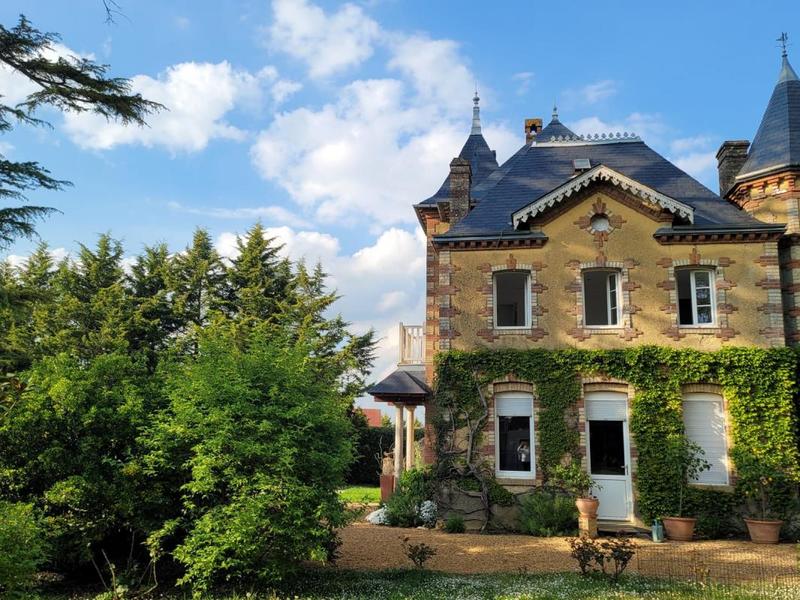 Maison - 240 m² - 10 pièces