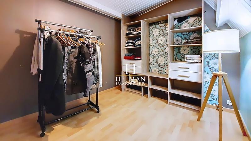 Maison - 230 m² - 8 pièces