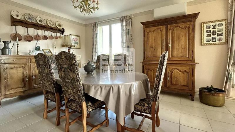 Villa - 195 m² - 8 pièces