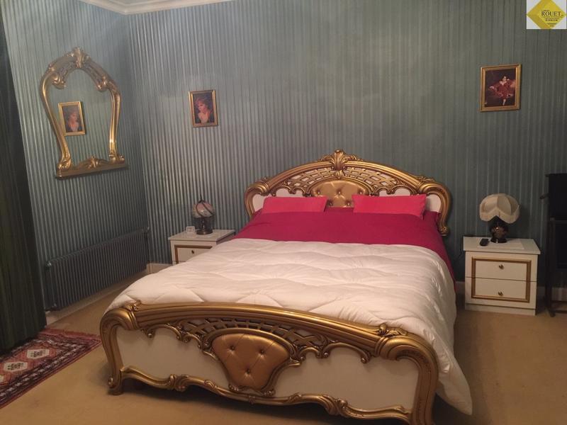 Maison - 346 m² - 9 pièces