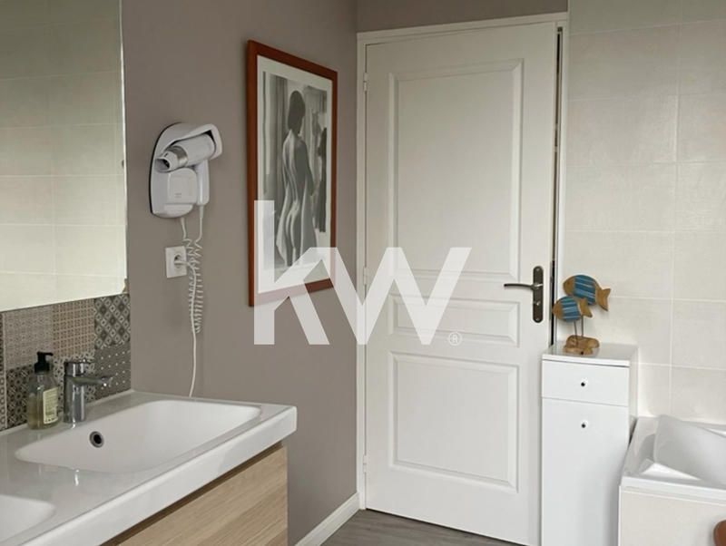 Maison - 220 m² - 7 pièces