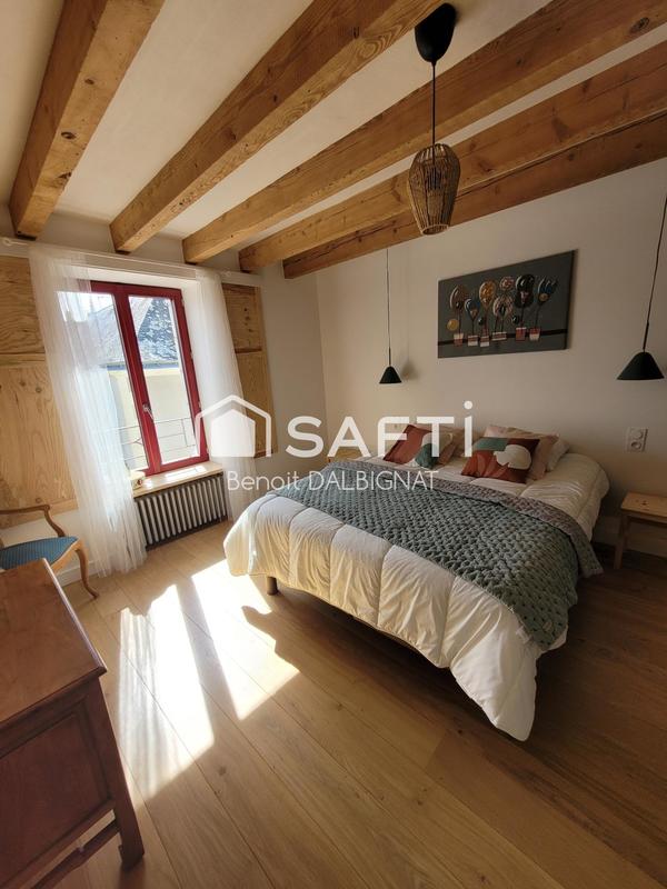 Maison - 361 m² - 12 pièces