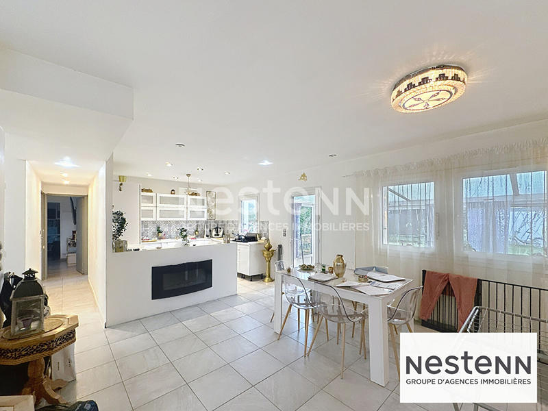 Maison - 918 m² - 5 pièces