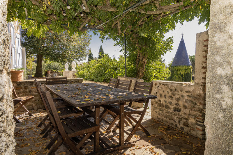 Propriété - 673 m² - 18 pièces