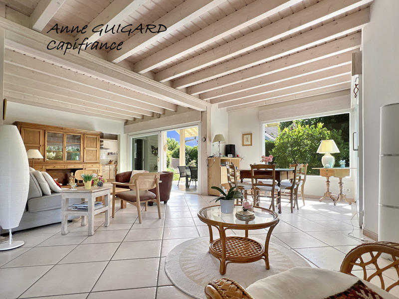 Maison - 232 m² - 7 pièces