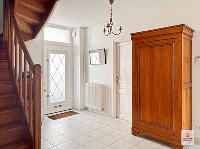 Maison - 244 m² - 10 pièces