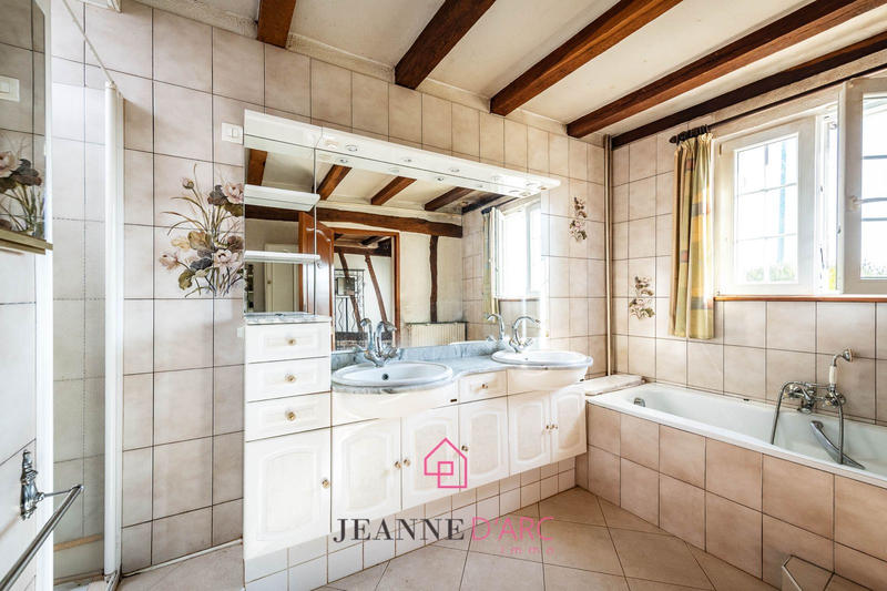 Maison - 210 m² - 8 pièces