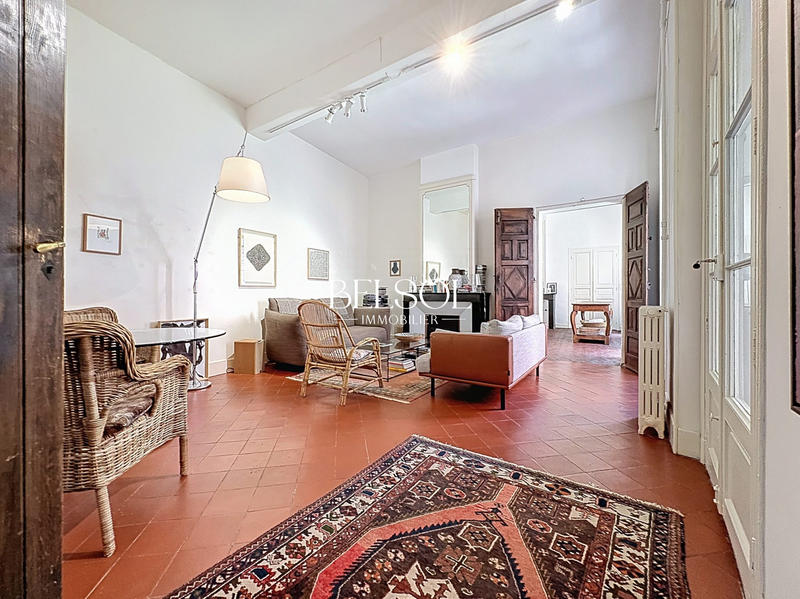 Maison - 300 m² - 8 pièces