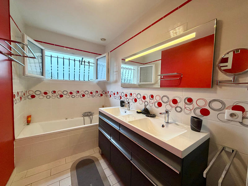 Maison - 147 m² - 8 pièces