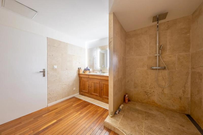 Maison en pierre - 450 m² - 7 pièces