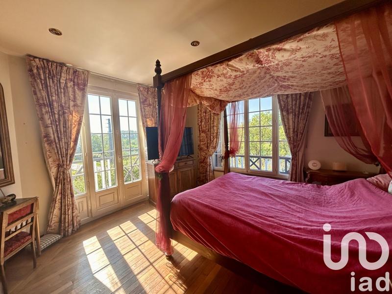 Maison - 210 m² - 10 pièces