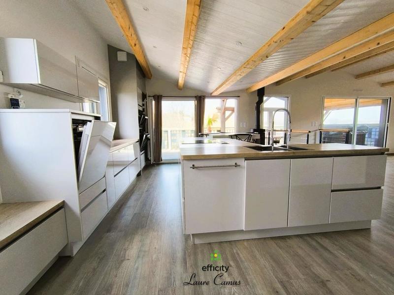 Maison - 213 m² - 6 pièces