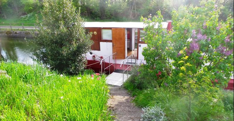 Péniche - 100 m² - 4 pièces