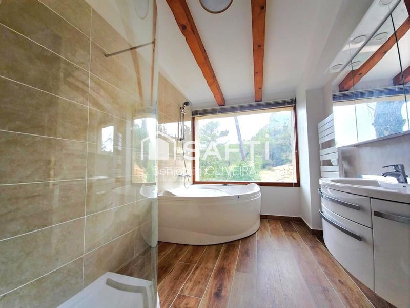 Maison - 207 m² - 7 pièces