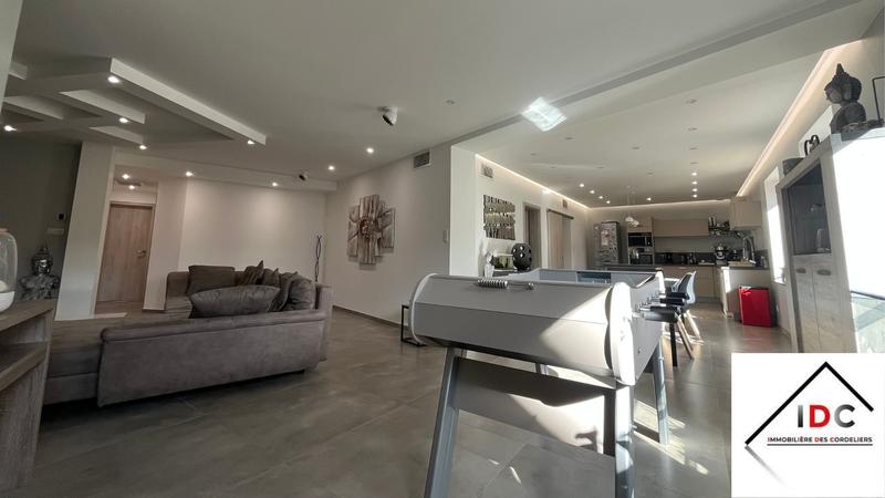 Appartement - 163 m² - 6 pièces