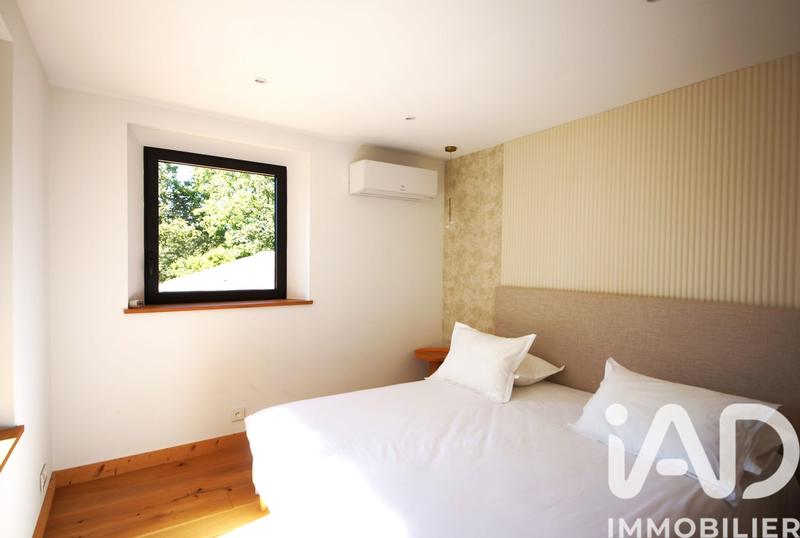 Maison - 250 m² - 6 pièces