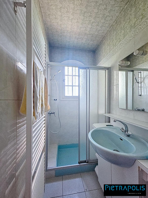 Maison traditionnelle - 220 m² - 7 pièces