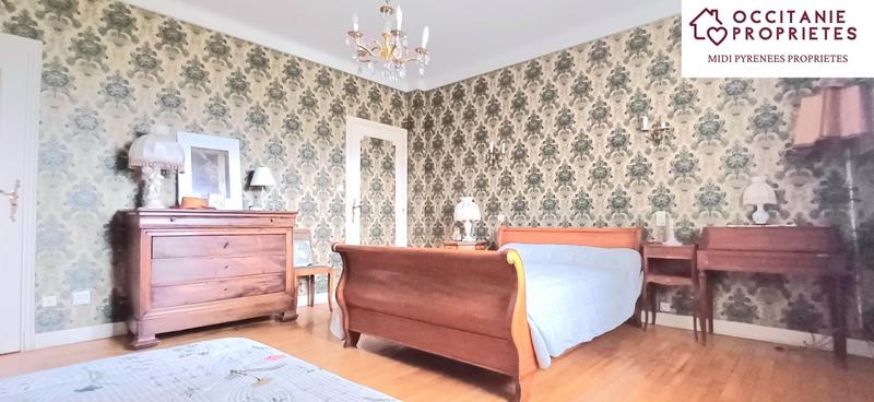 Maison - 263 m² - 9 pièces