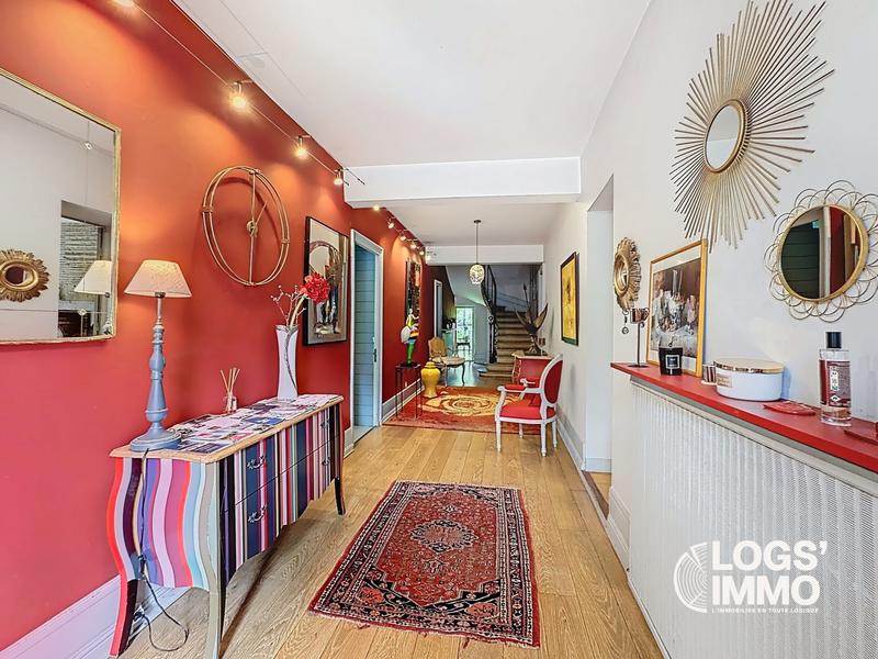 Maison - 347 m² - 10 pièces