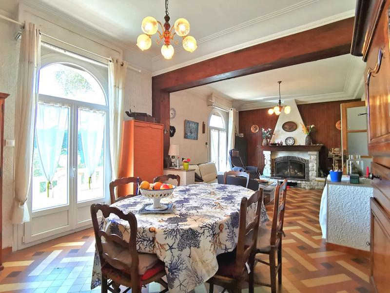 Maison - 251 m² - 9 pièces