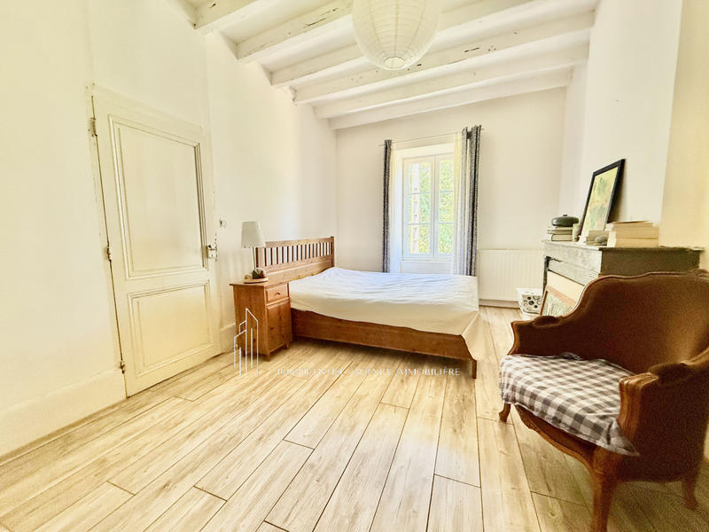 Propriété - 163 m² - 9 pièces