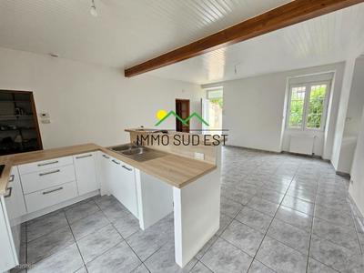 Maison de village - 80 m² - 4 pièces
