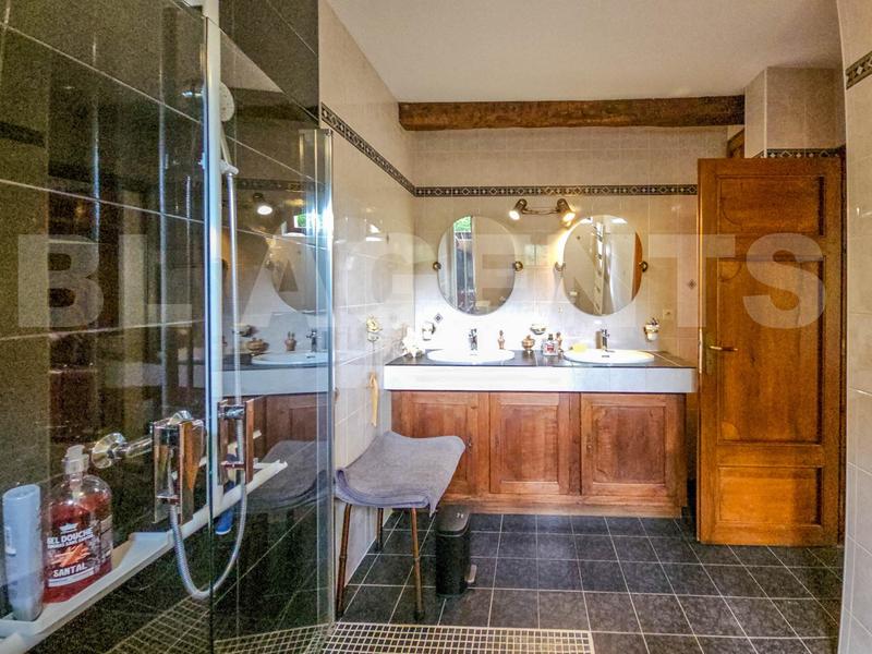 Maison en pierre - 282 m² - 9 pièces