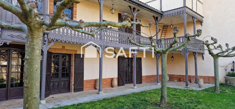 Maison - 280 m² - 10 pièces