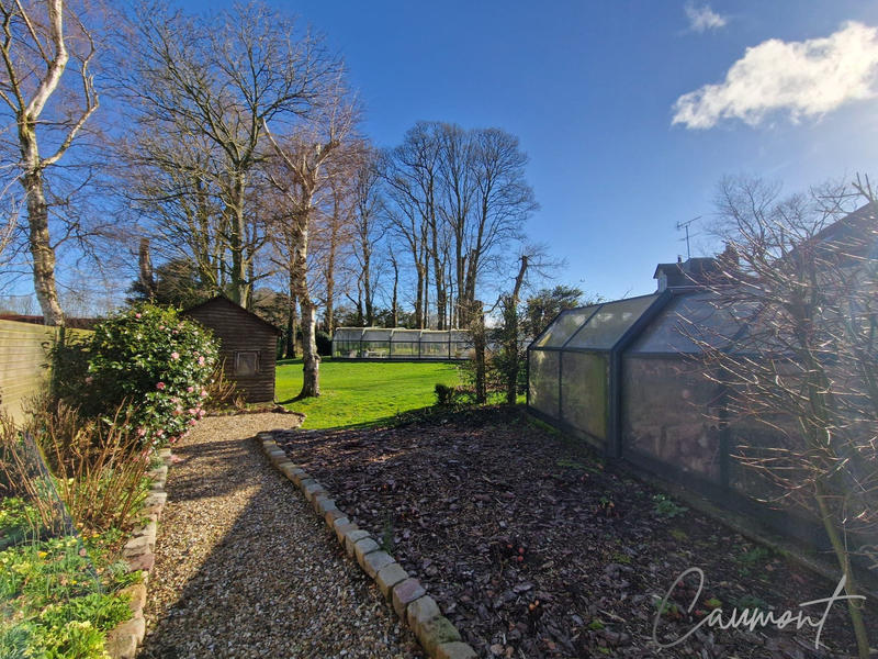 Maison - 229 m² - 8 pièces