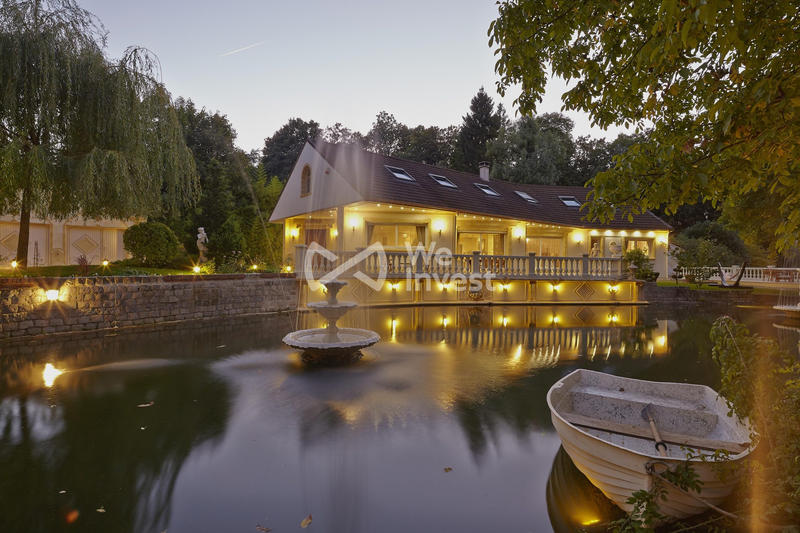 Villa - 296 m² - 9 pièces