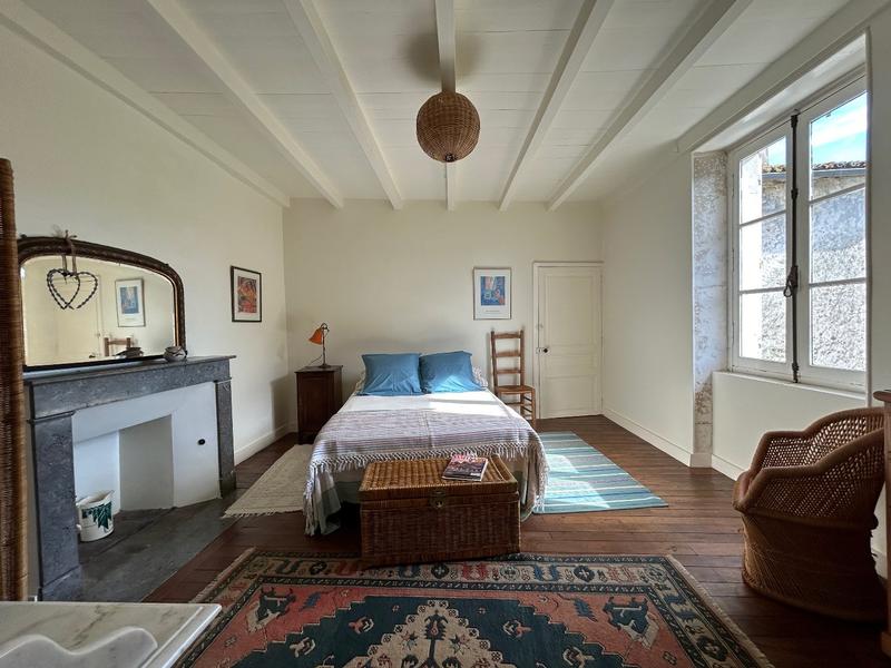 Maison - 204 m² - 9 pièces