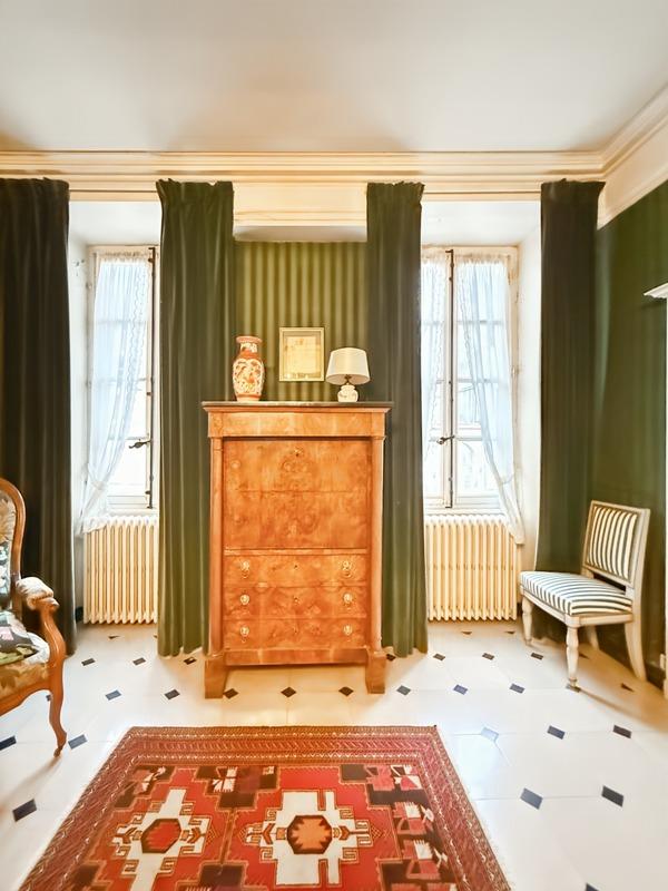 Propriété - 252 m² - 10 pièces