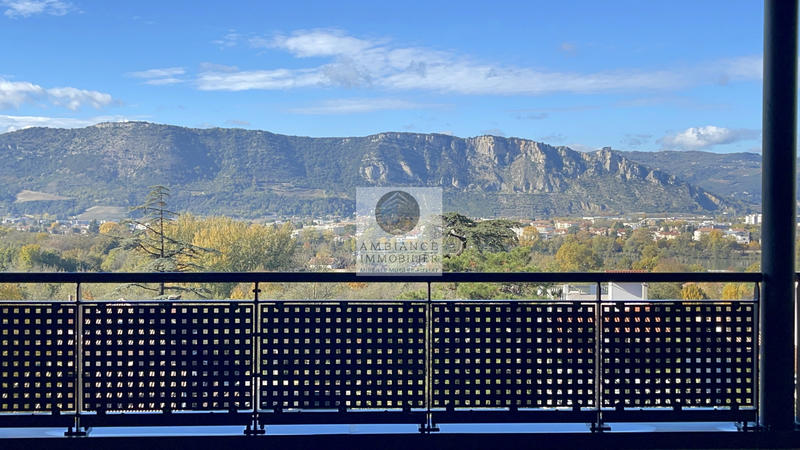 Appartement - 99 m² - 4 pièces