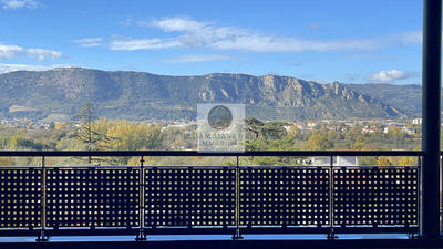 Appartement - 99 m² - 4 pièces