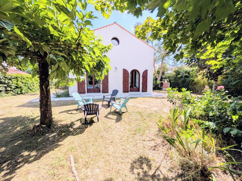 Maison - 180 m² - 8 pièces