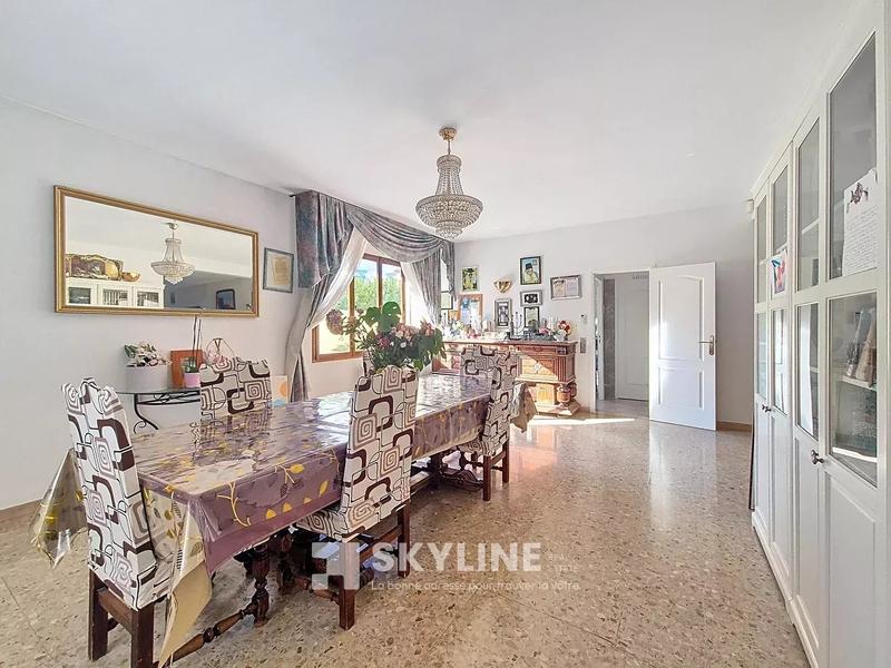 Maison - 223 m² - 6 pièces