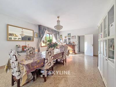 Maison - 223 m² - 6 pièces