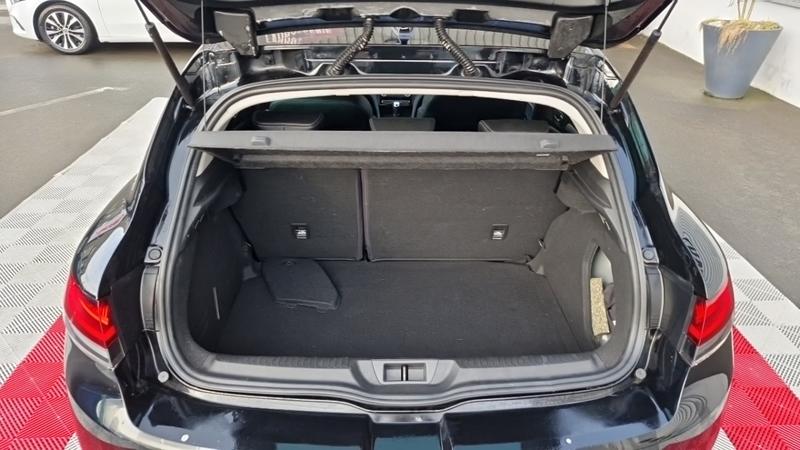 Renault Mégane IV Berline blue dci 115 - 20 intens