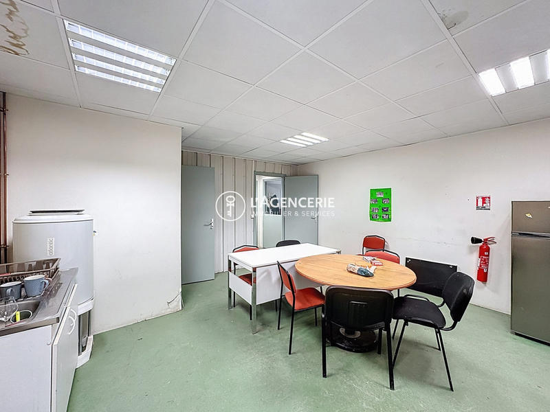 Local d'activités - 1 800 m²