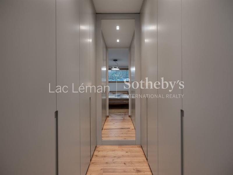 Maison - 245 m² - 8 pièces