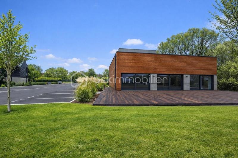 Local d'activité / Entrepôt - 1 383 m² - 50 pièces