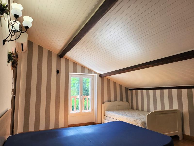 Maison en pierre - 195 m² - 6 pièces