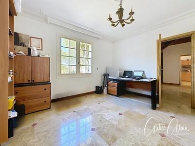 Maison - 220 m² - 7 pièces